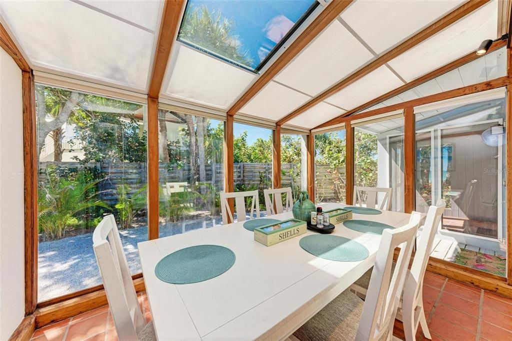 На продажу: $2,995,000 (3 спален, 2 ванн, 1671 Квадратных фут)