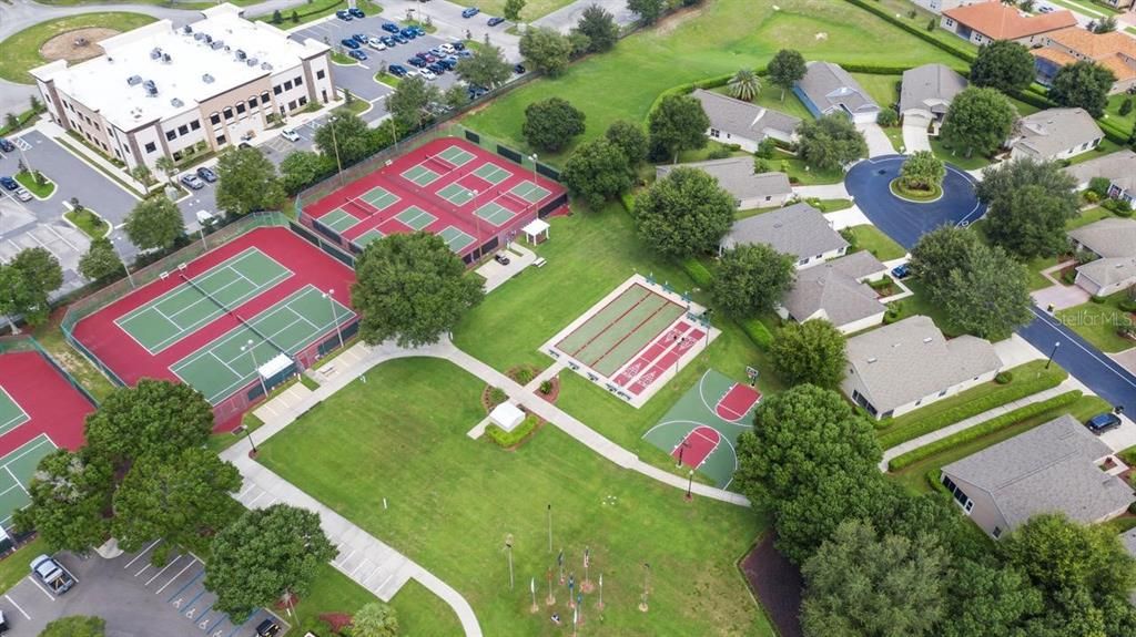 合同活跃: $300,000 (2 贝兹, 2 浴室, 1498 平方英尺)