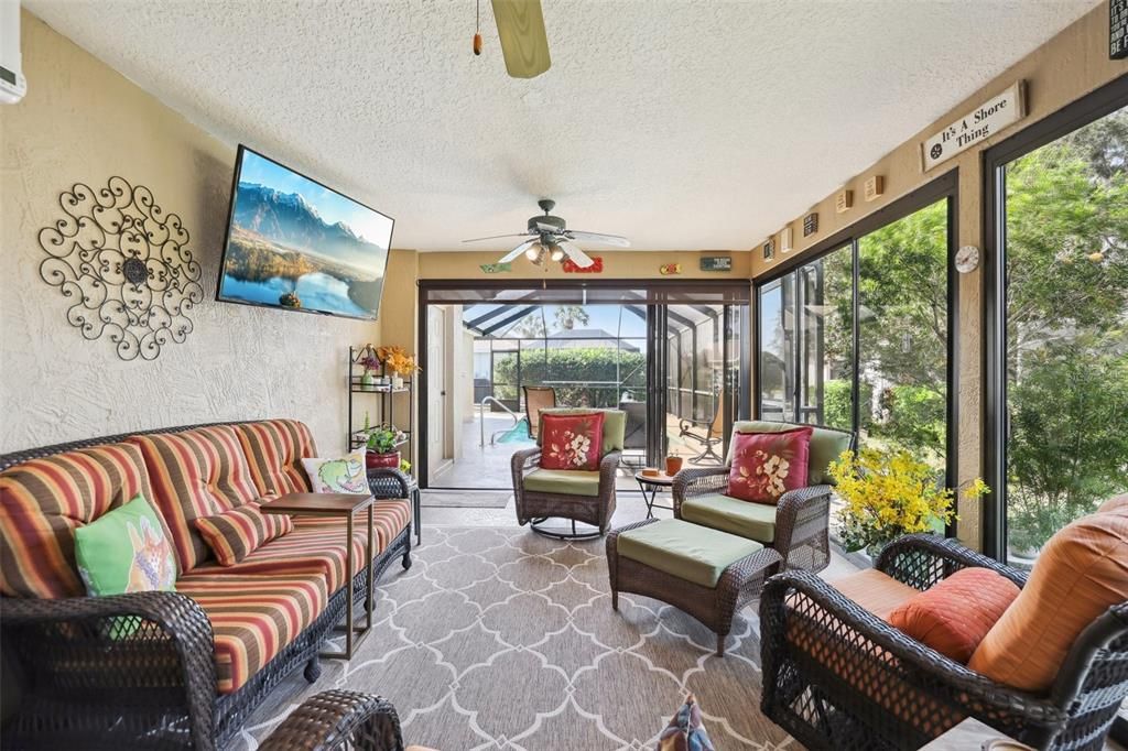 Под контрактом: $655,555 (3 спален, 2 ванн, 2086 Квадратных фут)