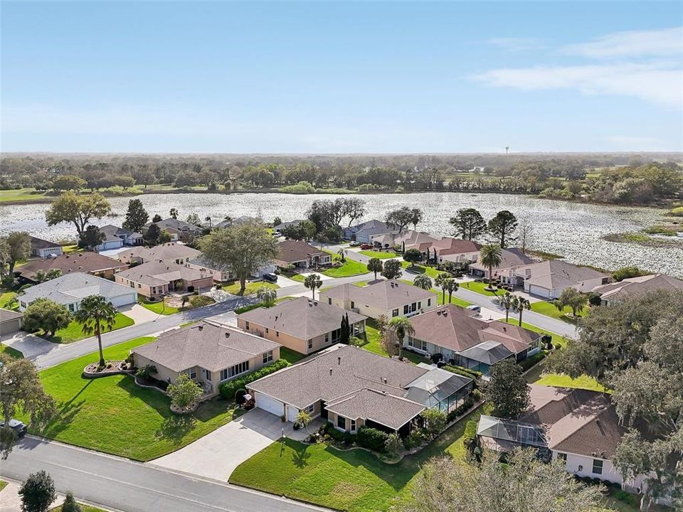 Под контрактом: $655,555 (3 спален, 2 ванн, 2086 Квадратных фут)