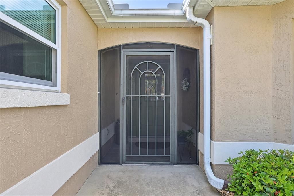 Под контрактом: $655,555 (3 спален, 2 ванн, 2086 Квадратных фут)