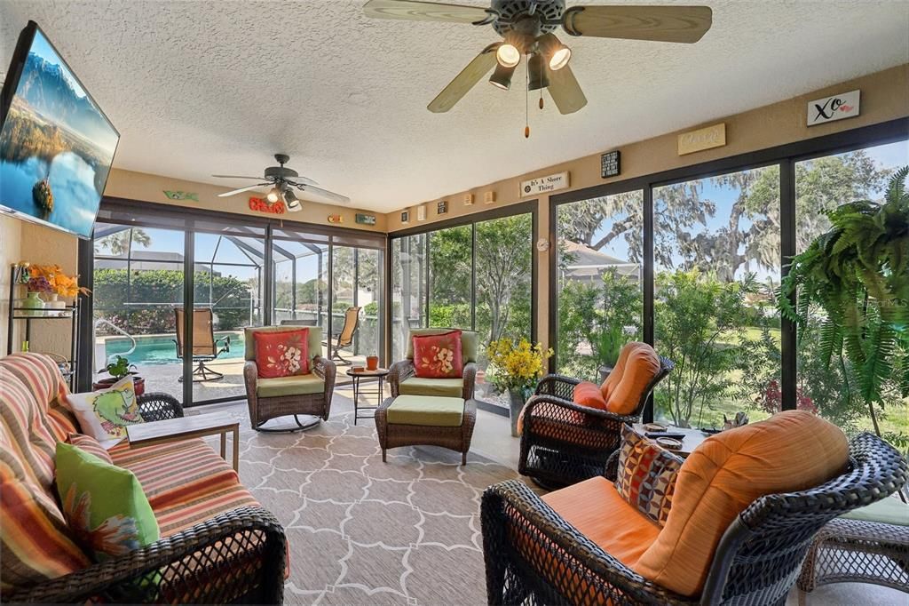 Под контрактом: $655,555 (3 спален, 2 ванн, 2086 Квадратных фут)