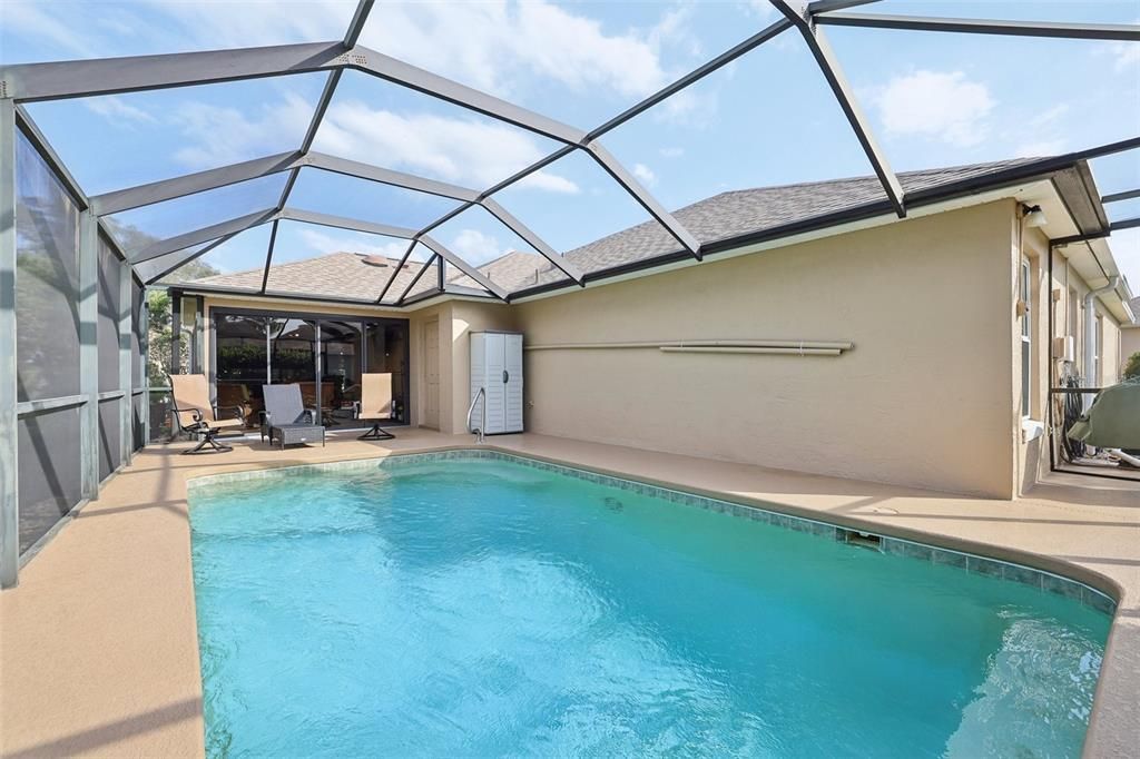 Под контрактом: $655,555 (3 спален, 2 ванн, 2086 Квадратных фут)