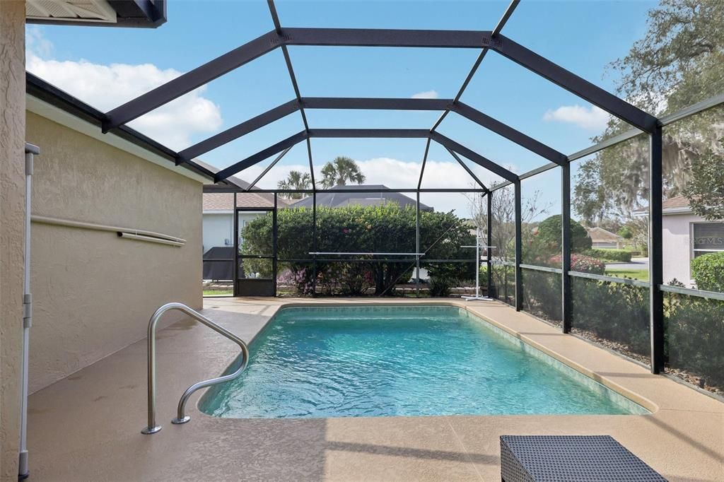 Под контрактом: $655,555 (3 спален, 2 ванн, 2086 Квадратных фут)