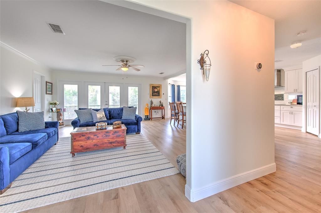 待售: $600,000 (3 贝兹, 2 浴室, 1998 平方英尺)