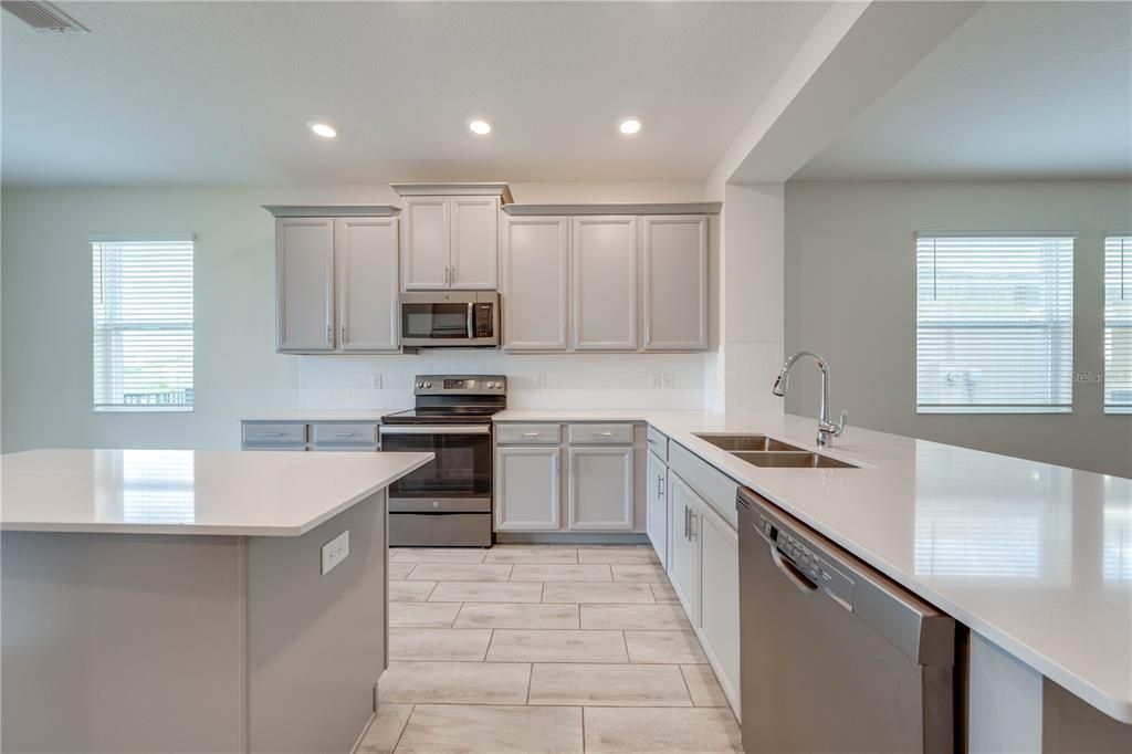 待售: $285,000 (2 贝兹, 2 浴室, 1637 平方英尺)