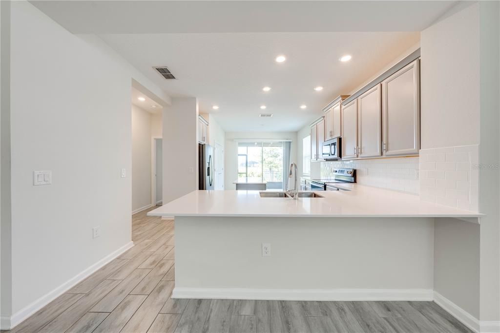 待售: $285,000 (2 贝兹, 2 浴室, 1637 平方英尺)