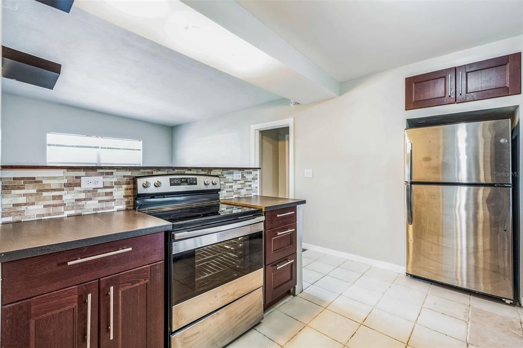 Active With Contract: $289,900 (3 beds, 1 baths, 1334 Square Feet)