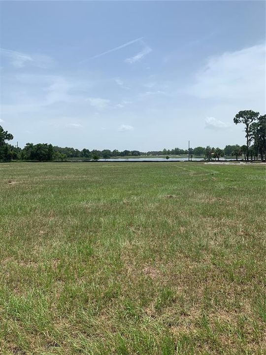 待售: $325,000 (1.56 acres)