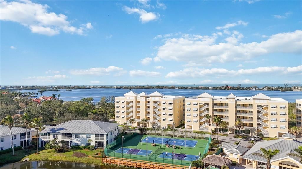 For Sale: $780,250 (3 beds, 2 baths, 1937 Square Feet)