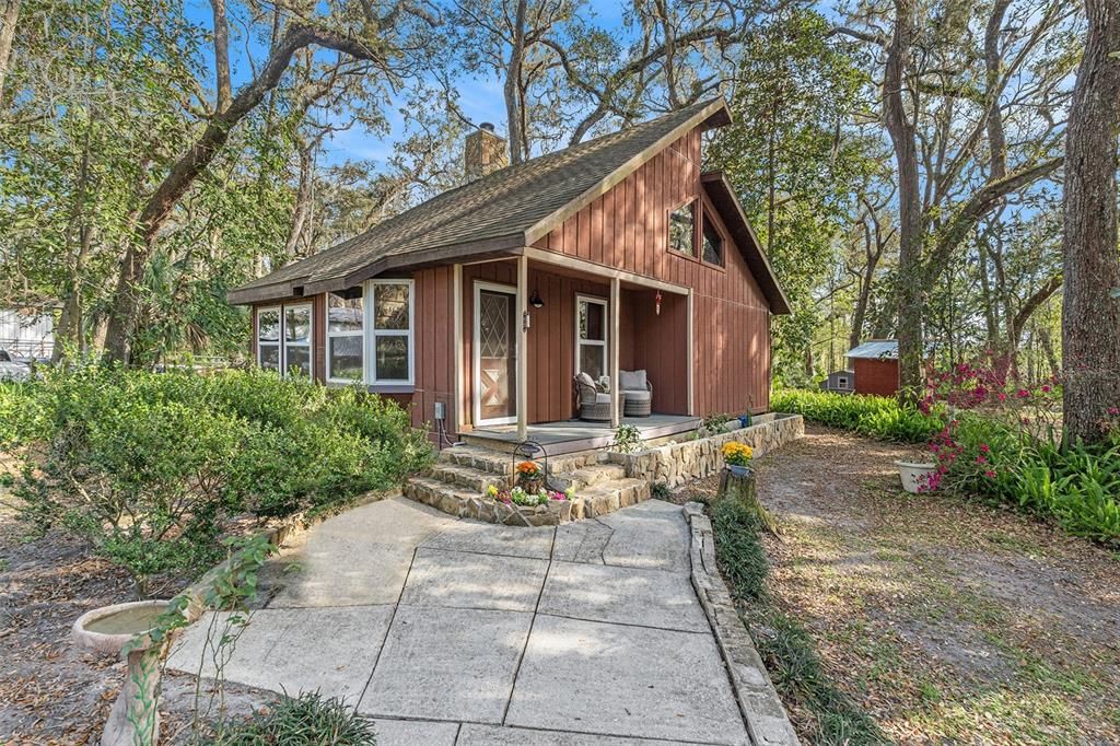 最近售出: $219,000 (1 贝兹, 1 浴室, 1060 平方英尺)