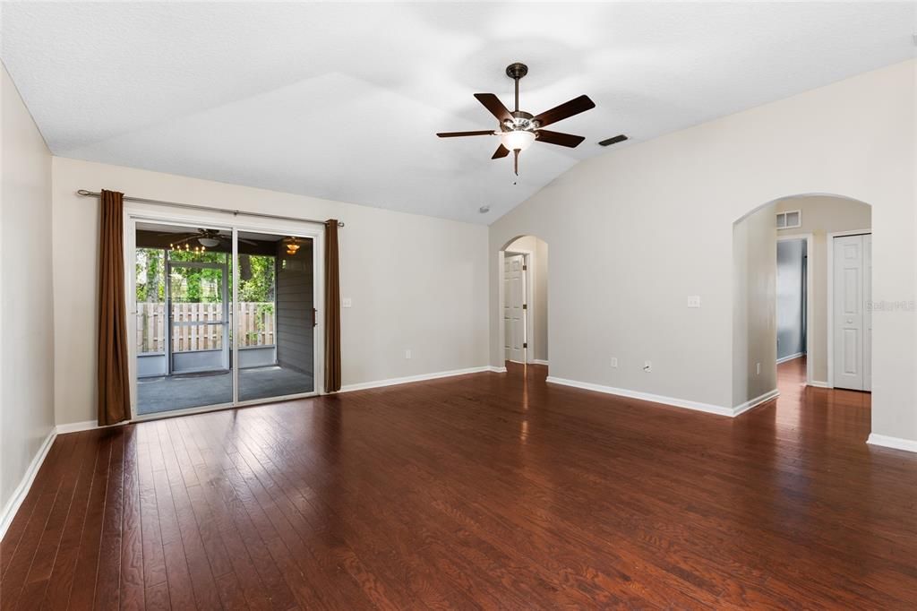 На продажу: $349,000 (3 спален, 2 ванн, 1659 Квадратных фут)