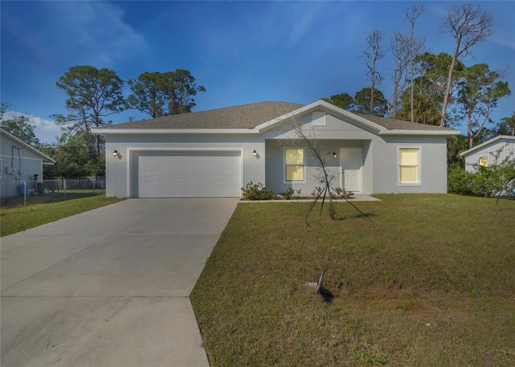 最近租的: $2,300 (4 贝兹, 2 浴室, 1695 平方英尺)