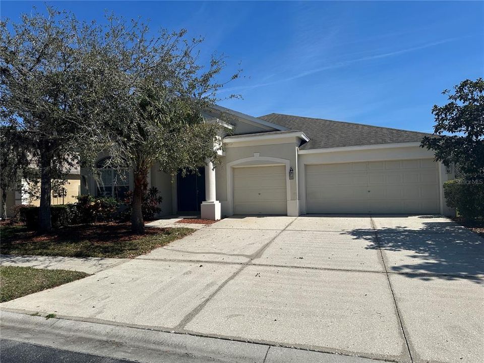 Recently Rented: $2,495 (4 beds, 3 baths, 2729 Square Feet)