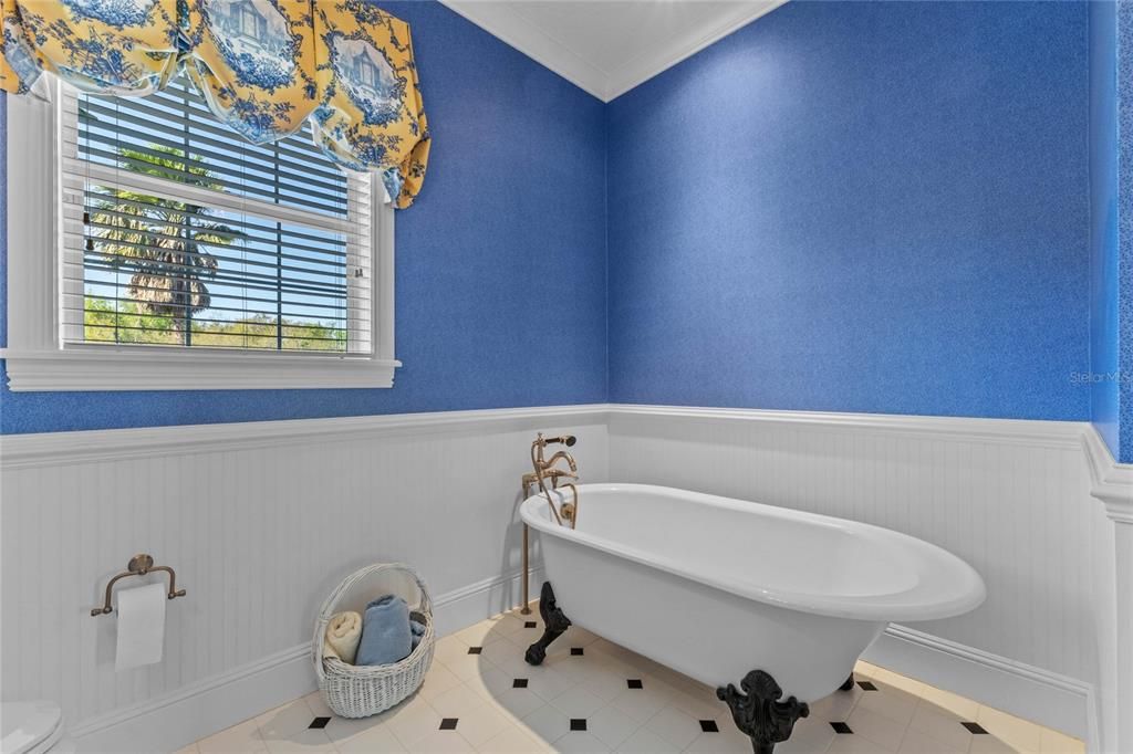 Active With Contract: $1,899,000 (4 beds, 3 baths, 4404 Square Feet)