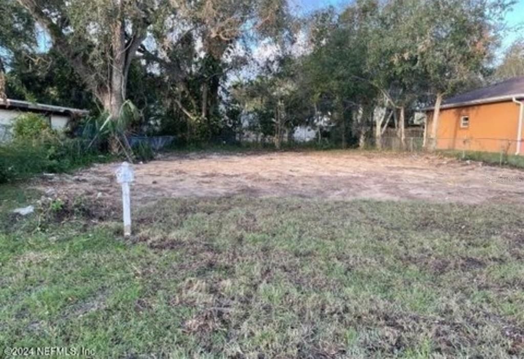 最近售出: $24,900 (0.14 acres)