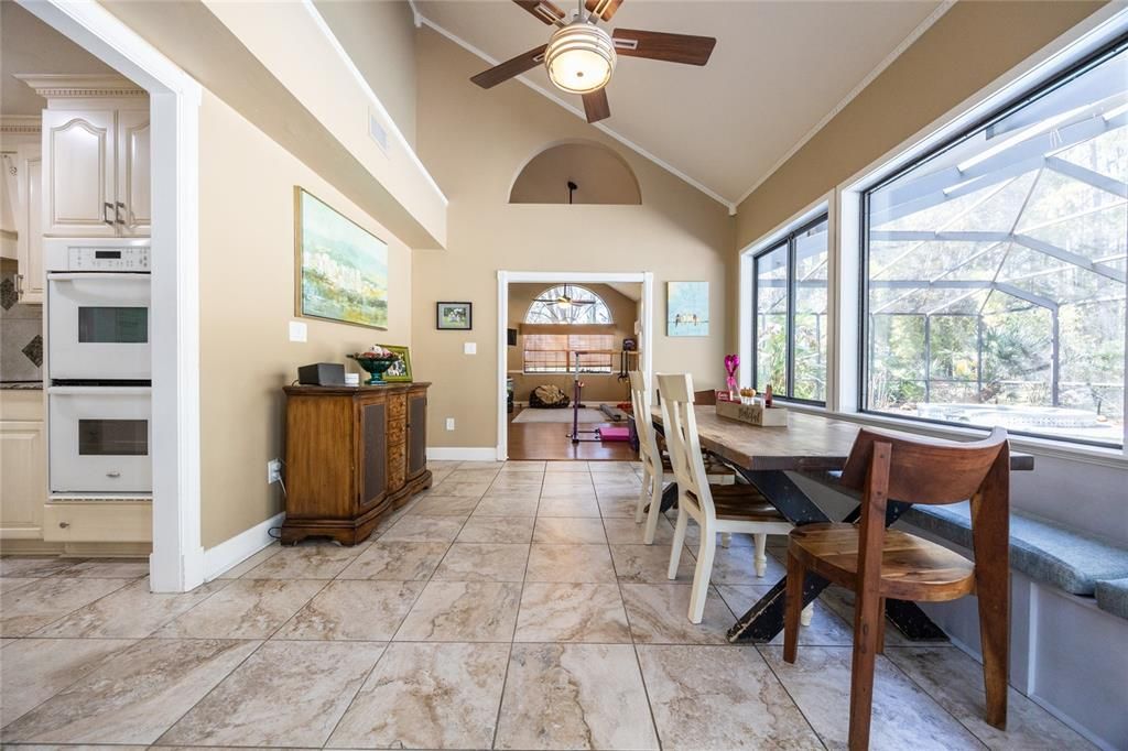 合同活跃: $824,900 (5 贝兹, 4 浴室, 3629 平方英尺)