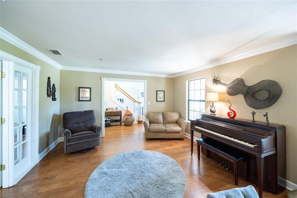 合同活跃: $824,900 (5 贝兹, 4 浴室, 3629 平方英尺)