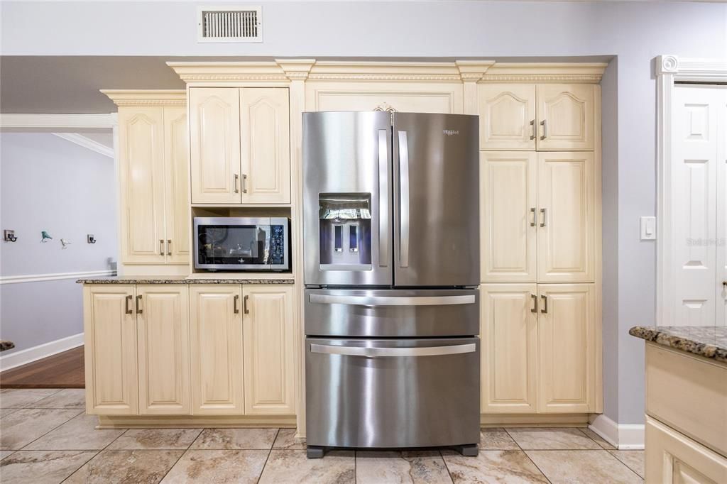 合同活跃: $824,900 (5 贝兹, 4 浴室, 3629 平方英尺)