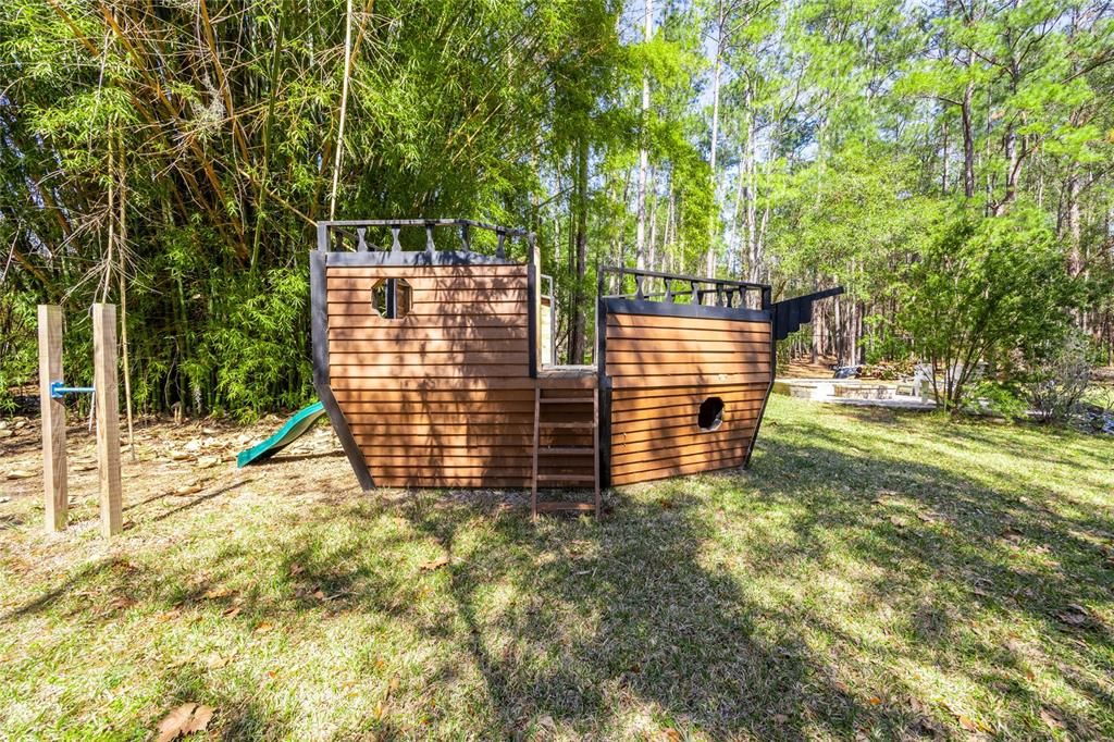 合同活跃: $824,900 (5 贝兹, 4 浴室, 3629 平方英尺)