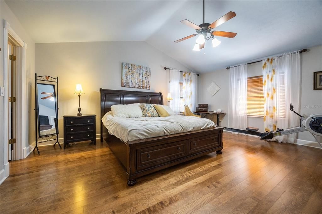 合同活跃: $824,900 (5 贝兹, 4 浴室, 3629 平方英尺)