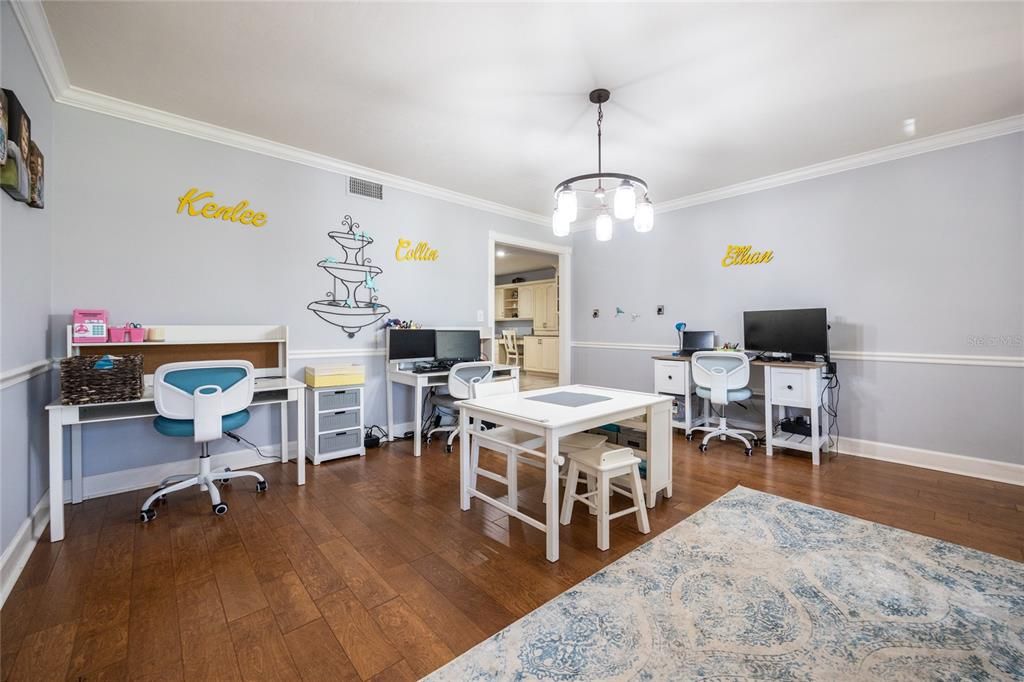 合同活跃: $824,900 (5 贝兹, 4 浴室, 3629 平方英尺)