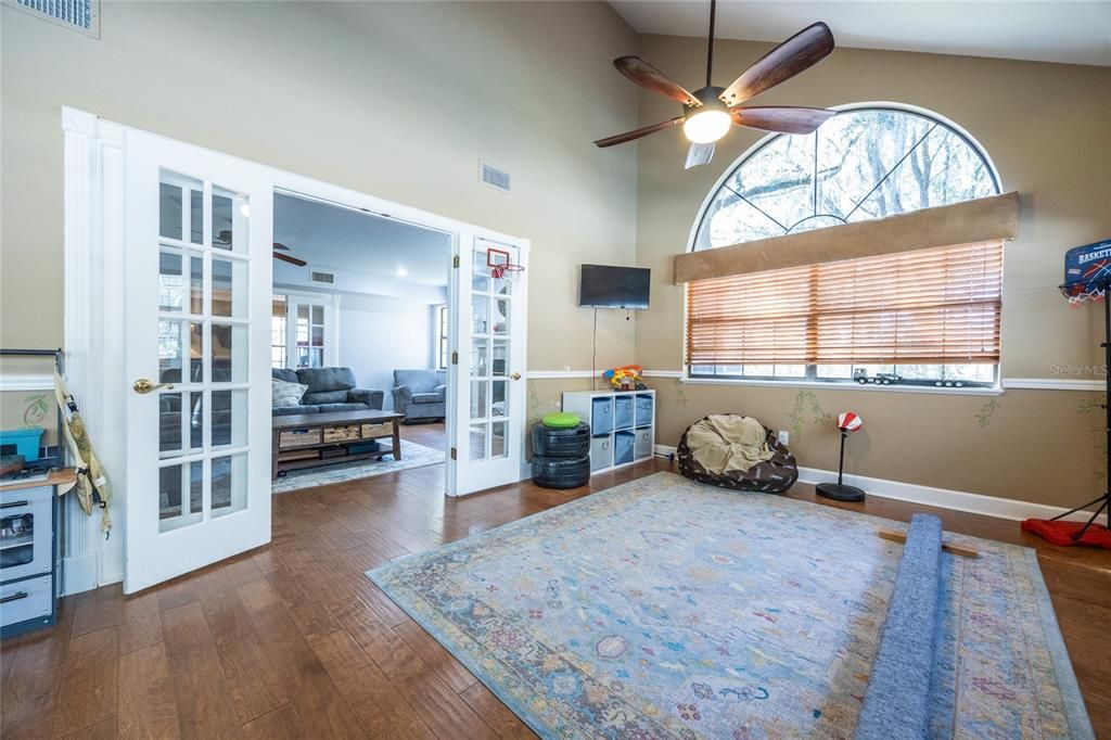 合同活跃: $824,900 (5 贝兹, 4 浴室, 3629 平方英尺)