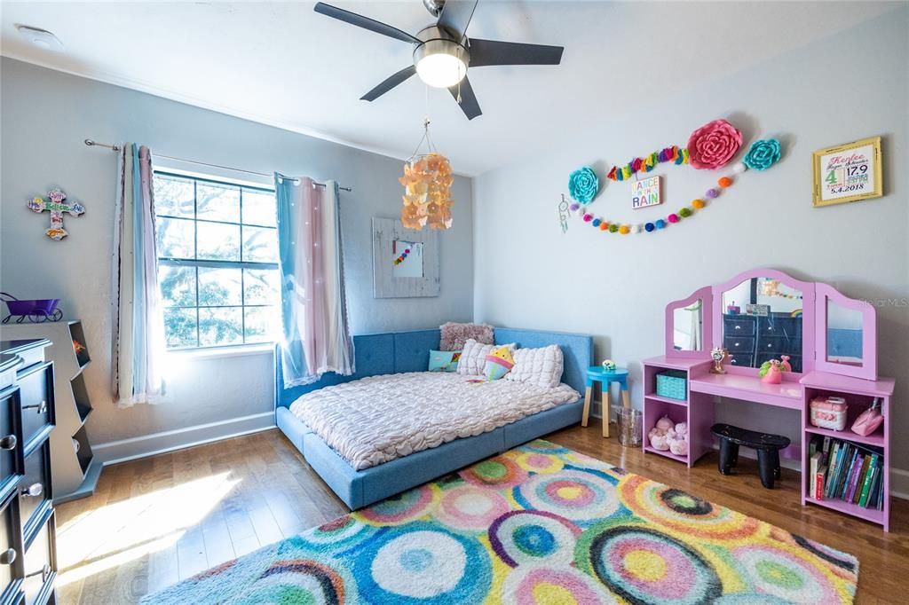 合同活跃: $824,900 (5 贝兹, 4 浴室, 3629 平方英尺)