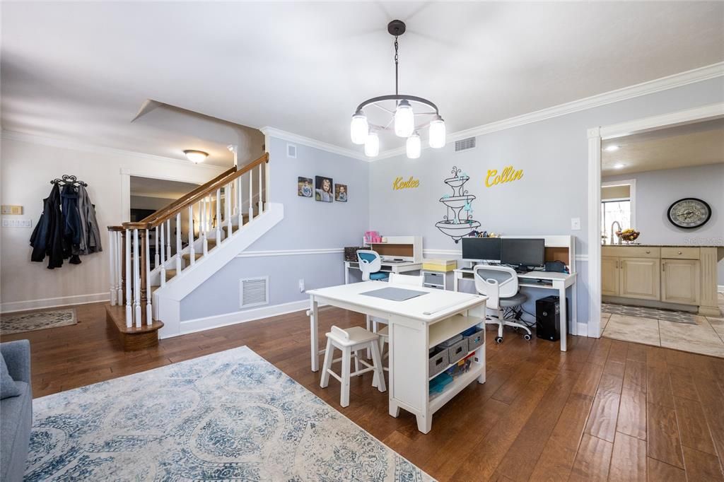 合同活跃: $824,900 (5 贝兹, 4 浴室, 3629 平方英尺)