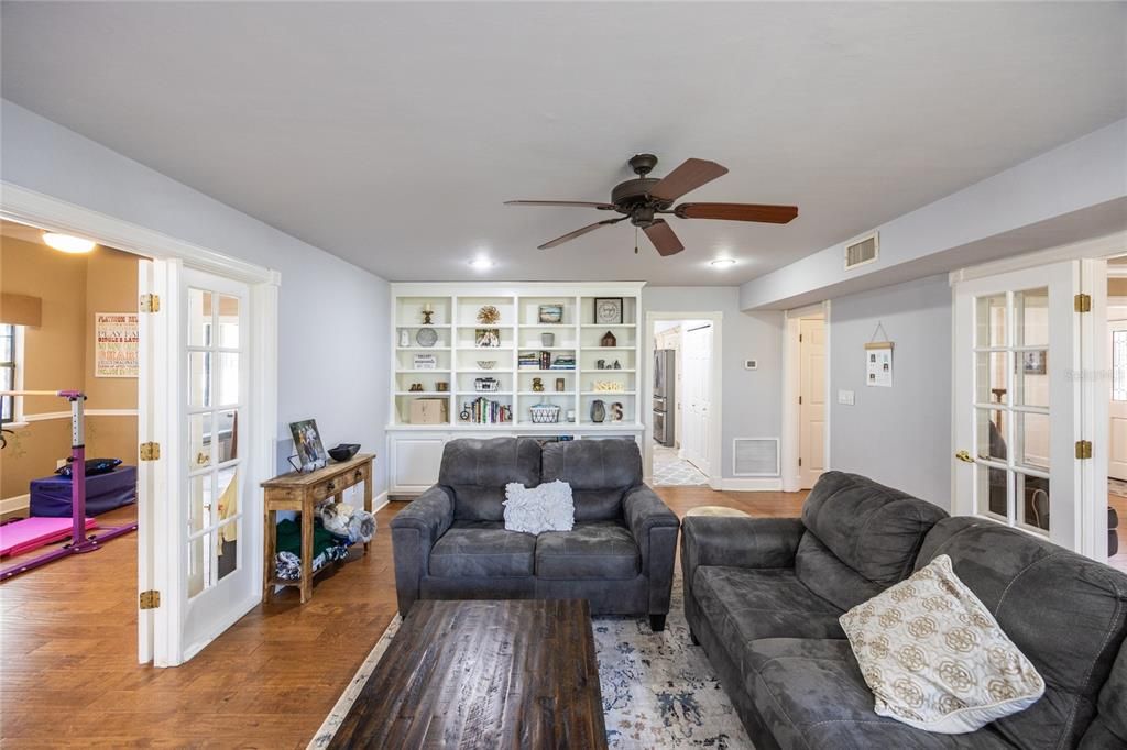 合同活跃: $824,900 (5 贝兹, 4 浴室, 3629 平方英尺)