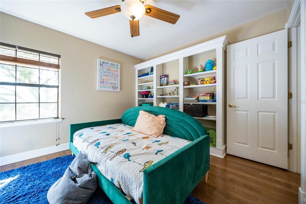 合同活跃: $824,900 (5 贝兹, 4 浴室, 3629 平方英尺)