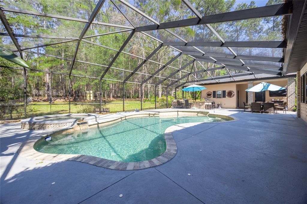 合同活跃: $824,900 (5 贝兹, 4 浴室, 3629 平方英尺)