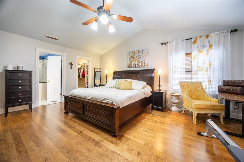 合同活跃: $824,900 (5 贝兹, 4 浴室, 3629 平方英尺)