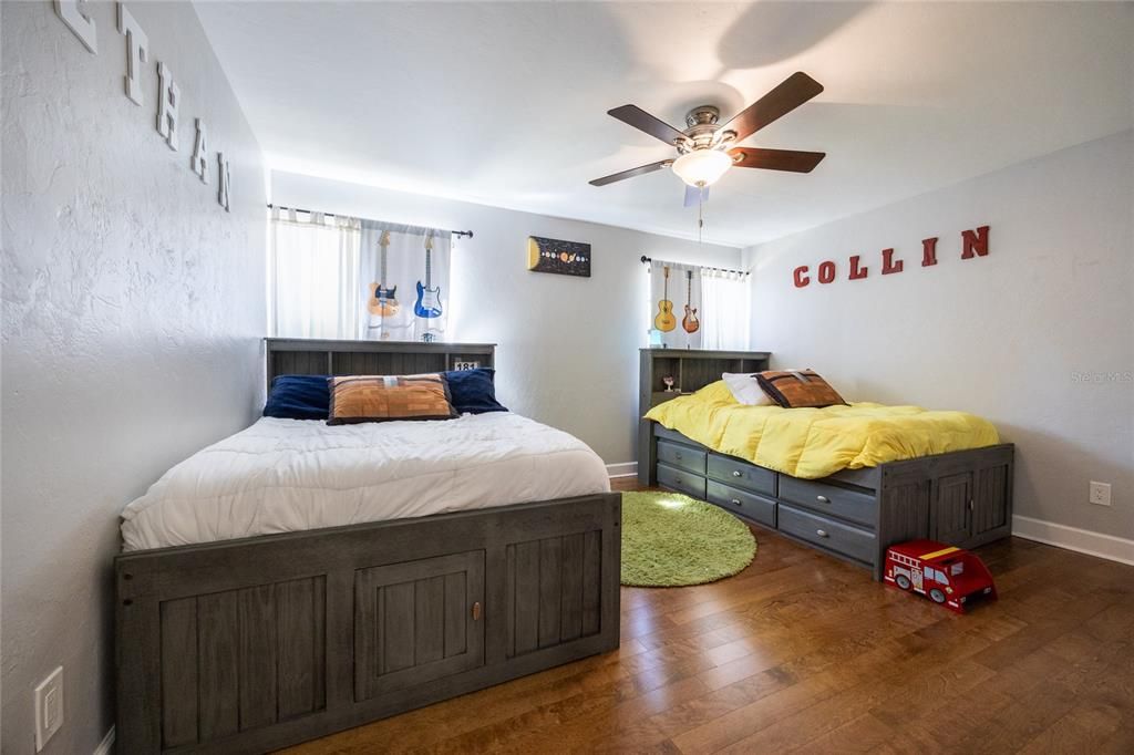 合同活跃: $824,900 (5 贝兹, 4 浴室, 3629 平方英尺)