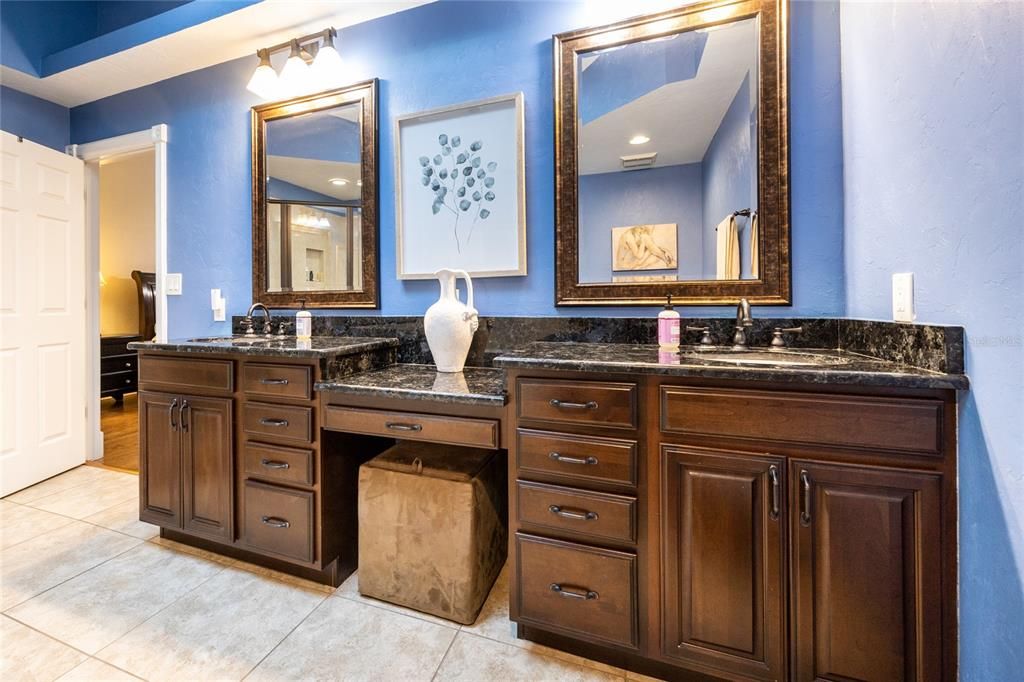 合同活跃: $824,900 (5 贝兹, 4 浴室, 3629 平方英尺)