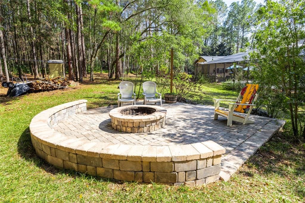 合同活跃: $824,900 (5 贝兹, 4 浴室, 3629 平方英尺)