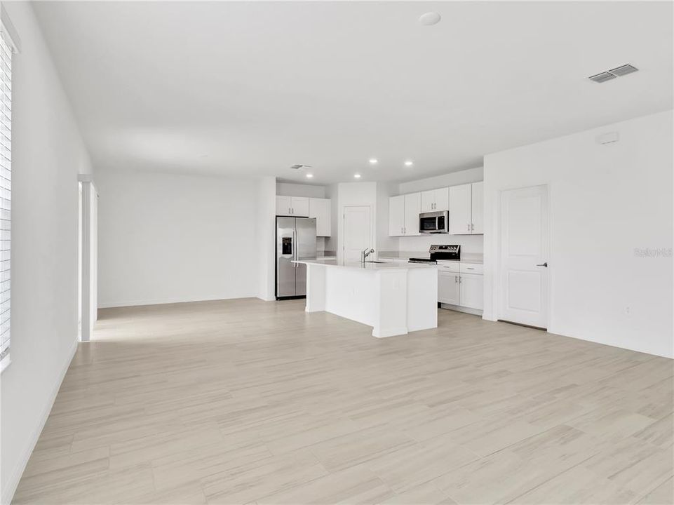 For Rent: $2,750 (4 beds, 2 baths, 1870 Square Feet)