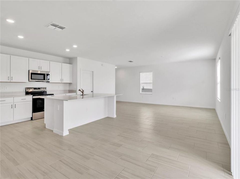 For Rent: $2,750 (4 beds, 2 baths, 1870 Square Feet)