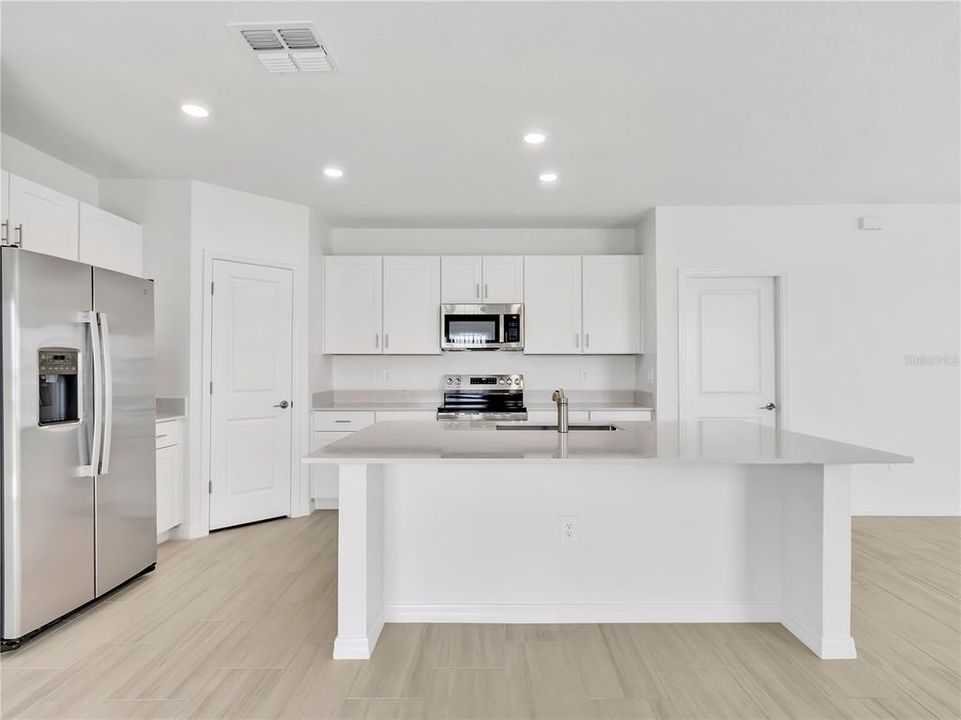 For Rent: $2,750 (4 beds, 2 baths, 1870 Square Feet)