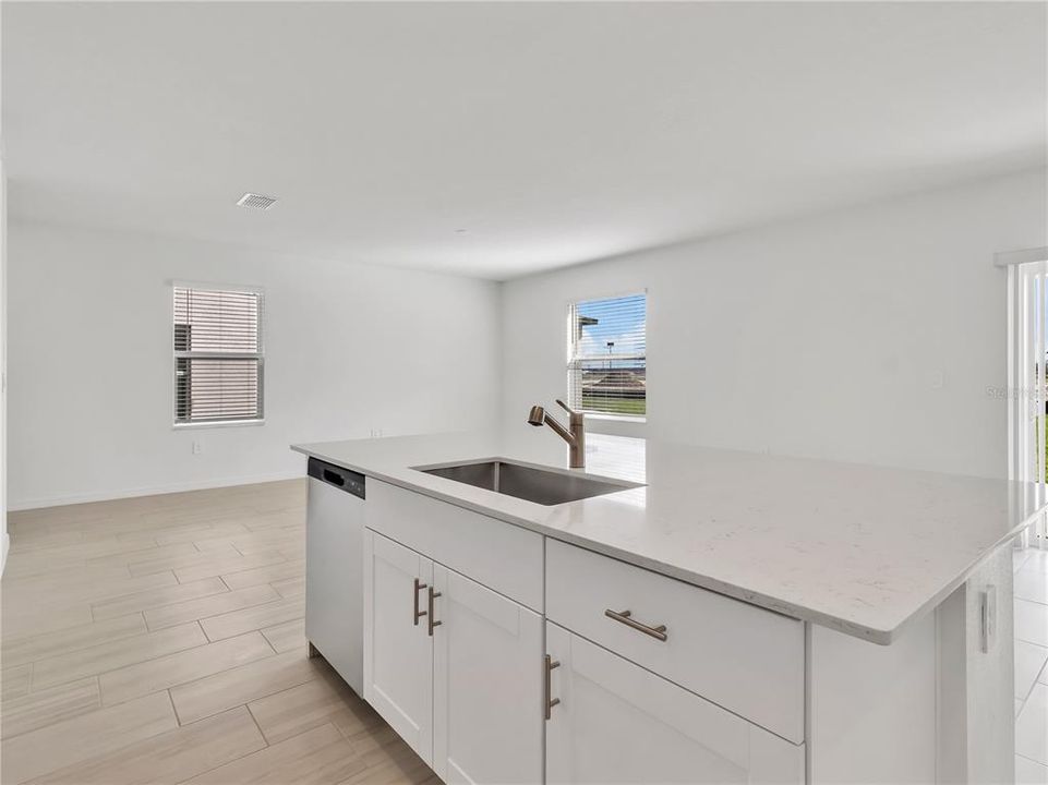 For Rent: $2,750 (4 beds, 2 baths, 1870 Square Feet)