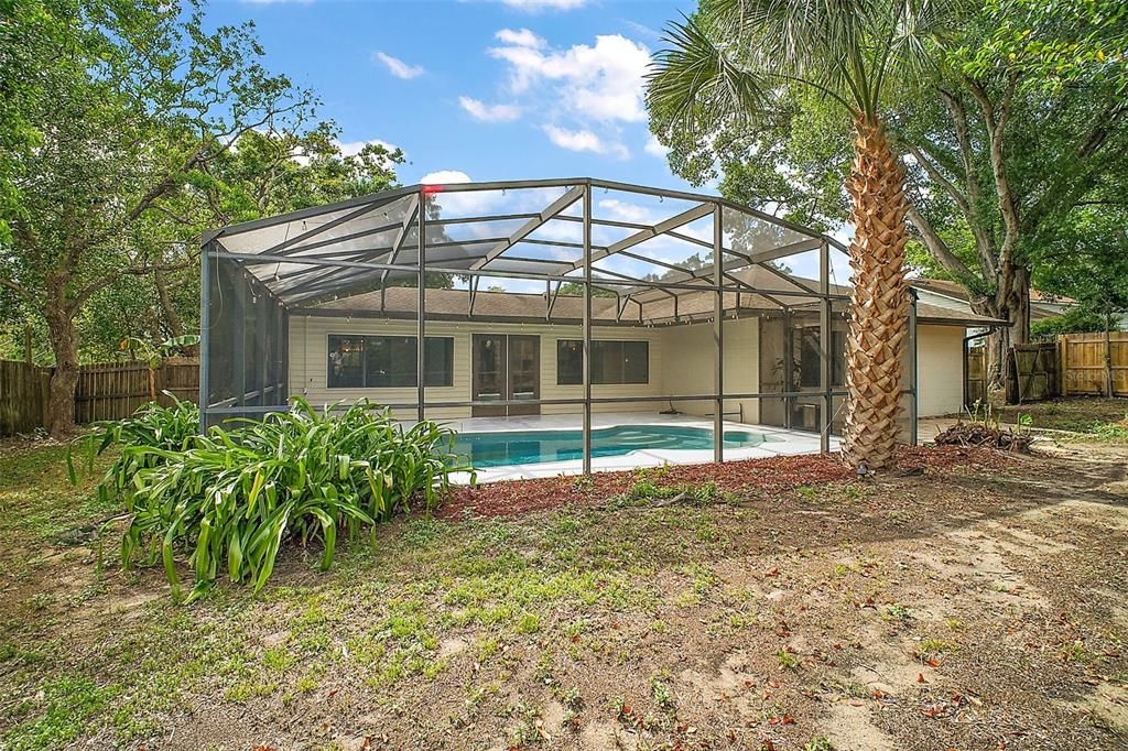 Под контрактом: $349,900 (3 спален, 2 ванн, 2004 Квадратных фут)