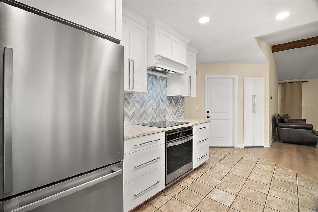 Под контрактом: $349,900 (3 спален, 2 ванн, 2004 Квадратных фут)