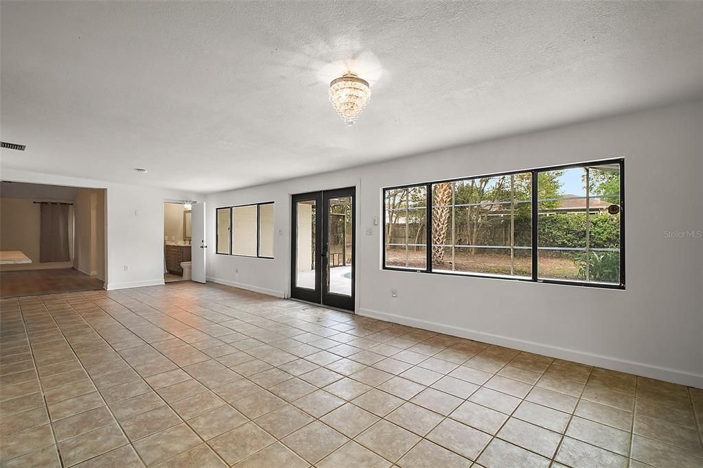 Под контрактом: $349,900 (3 спален, 2 ванн, 2004 Квадратных фут)