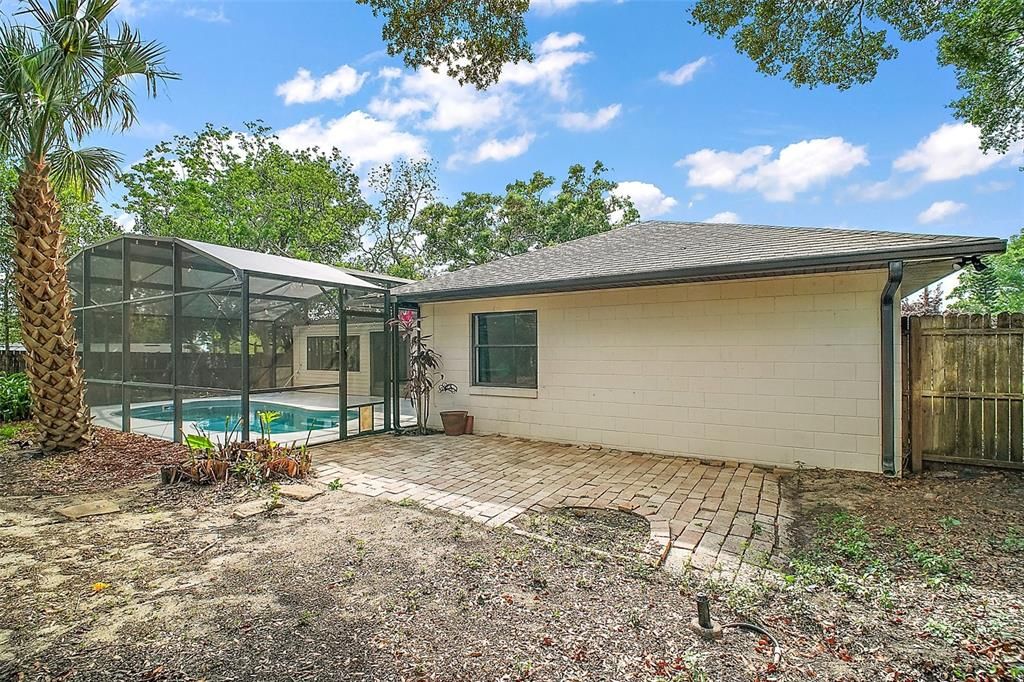 Под контрактом: $349,900 (3 спален, 2 ванн, 2004 Квадратных фут)