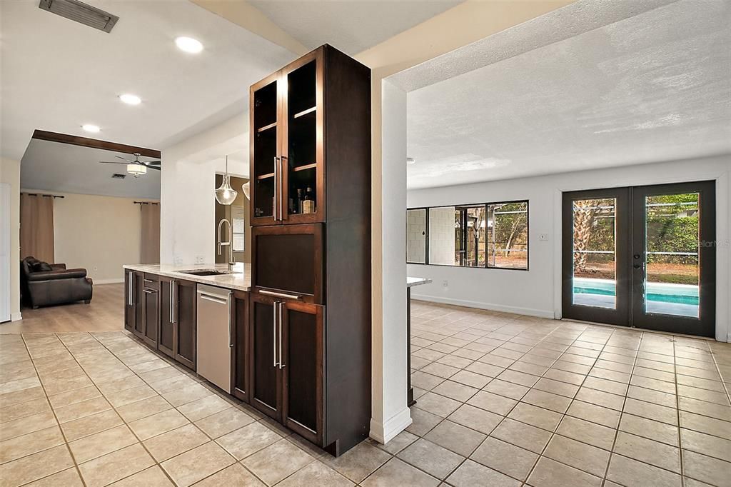 Под контрактом: $349,900 (3 спален, 2 ванн, 2004 Квадратных фут)