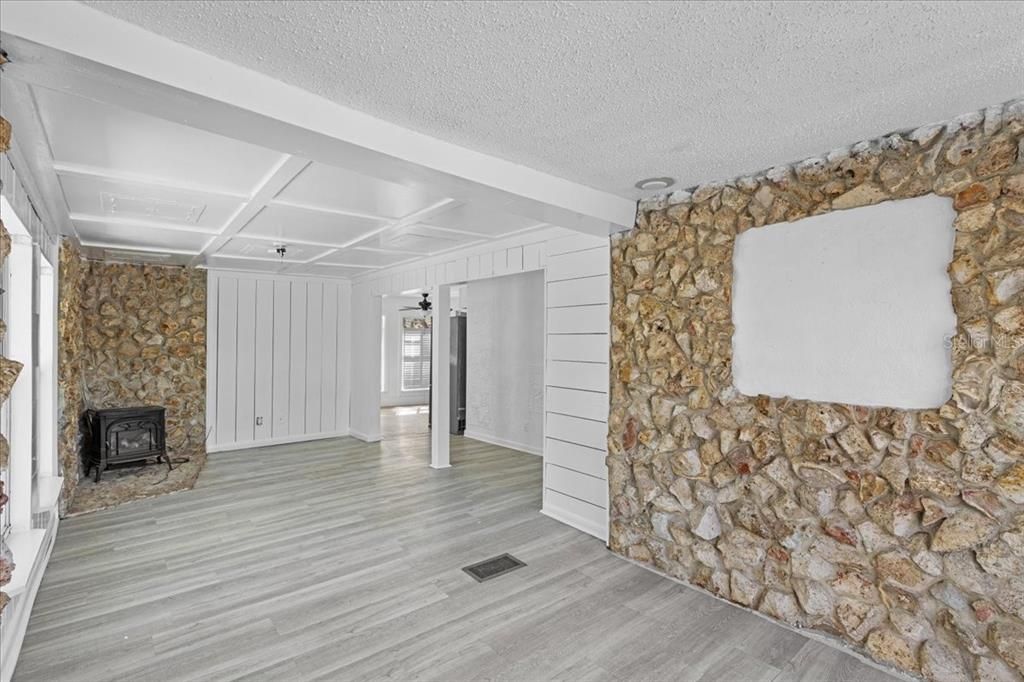 На продажу: $235,000 (2 спален, 2 ванн, 1104 Квадратных фут)