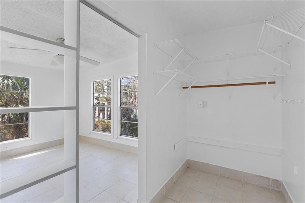 На продажу: $235,000 (2 спален, 2 ванн, 1104 Квадратных фут)