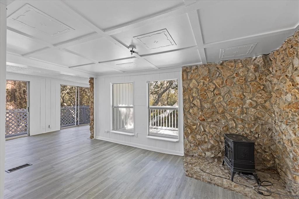 На продажу: $235,000 (2 спален, 2 ванн, 1104 Квадратных фут)