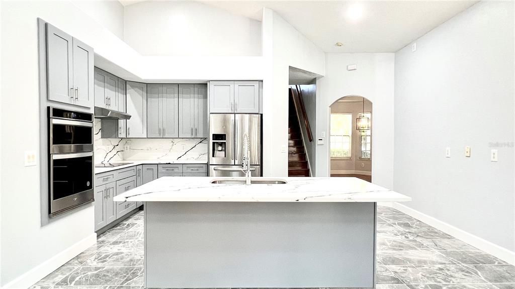 For Sale: $959,999 (6 beds, 4 baths, 3141 Square Feet)