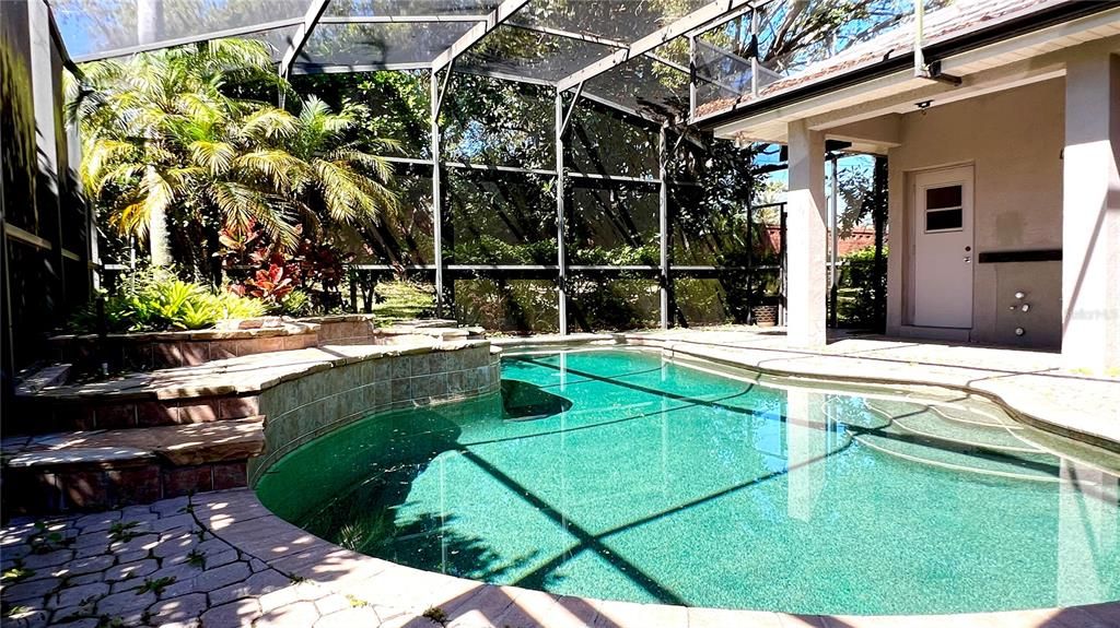 For Sale: $959,999 (6 beds, 4 baths, 3141 Square Feet)